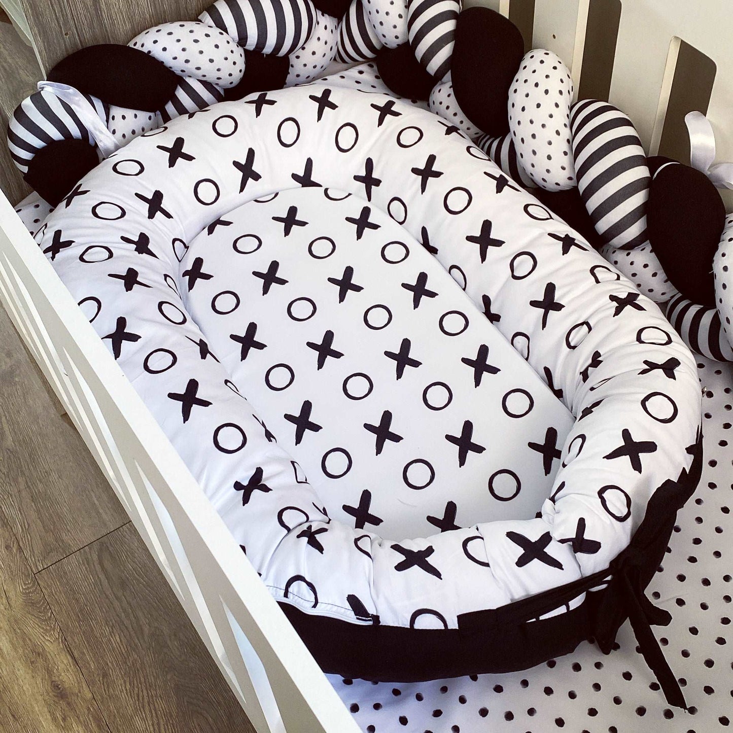 Cot Bedding - Monochrome Set 01
