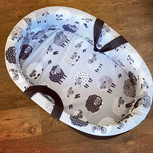 Carry Cot - Sheep 01