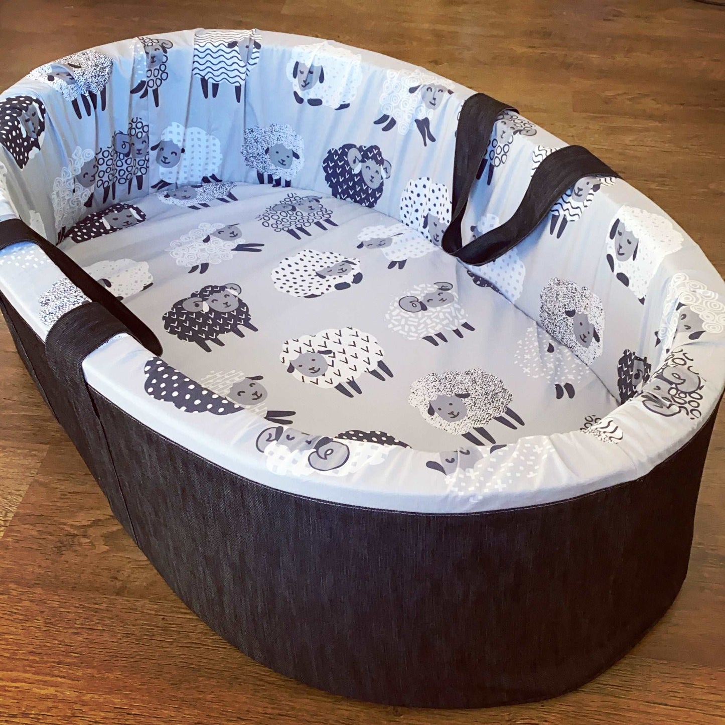 Carry Cot - Sheep 01