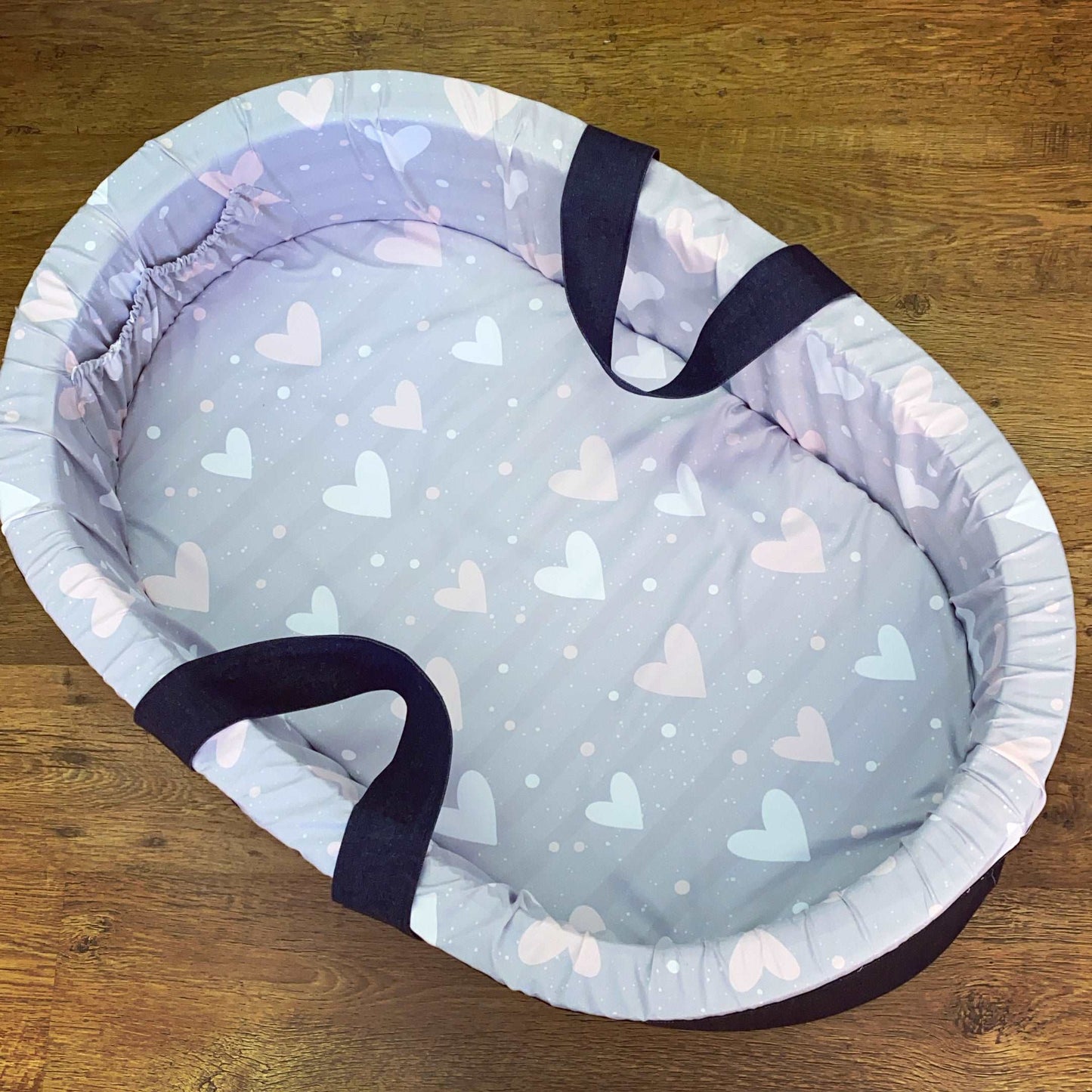 Carry Cot - Grey Heart 01