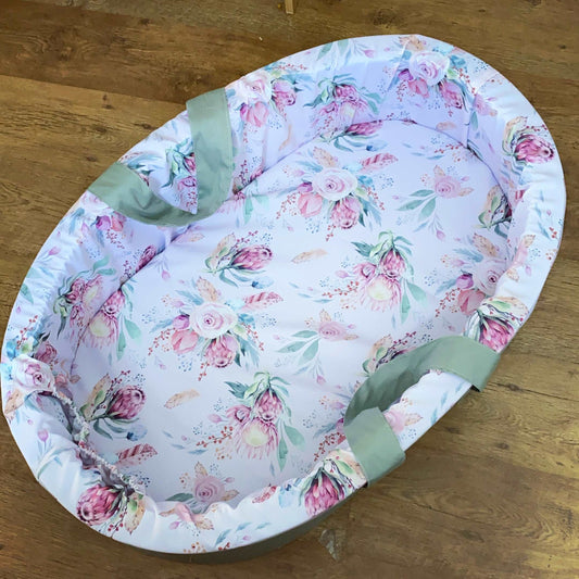 Carry Cot - Protea Flowers 01