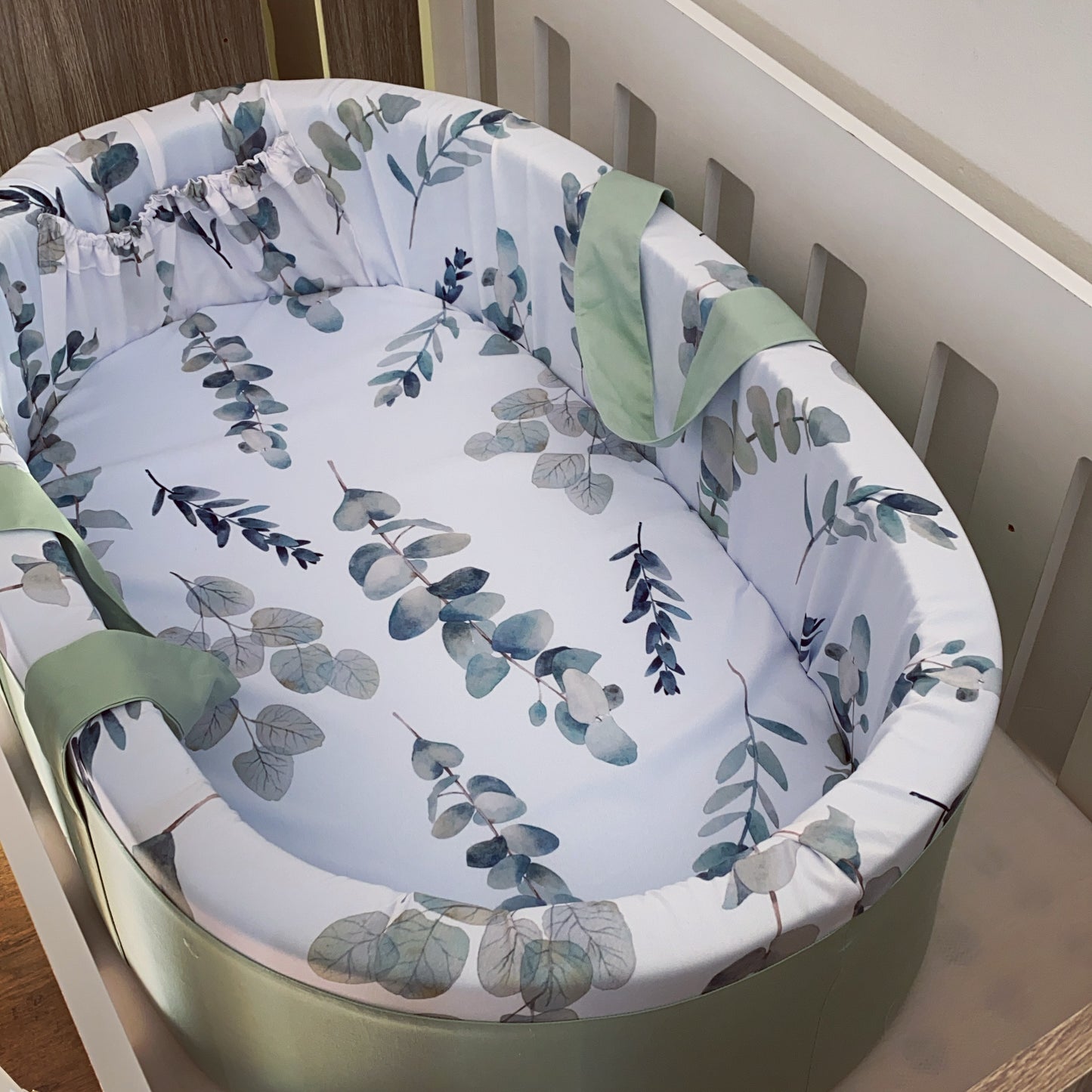 Carry Cot - Eucalyptus Leaf 01