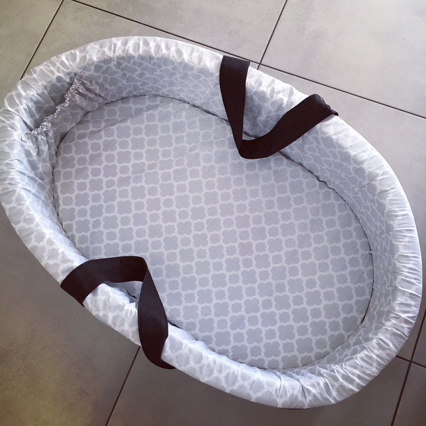 Carry Cot - Grey Flower 01