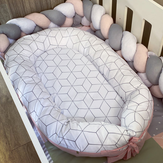 Nest - White and Black 01