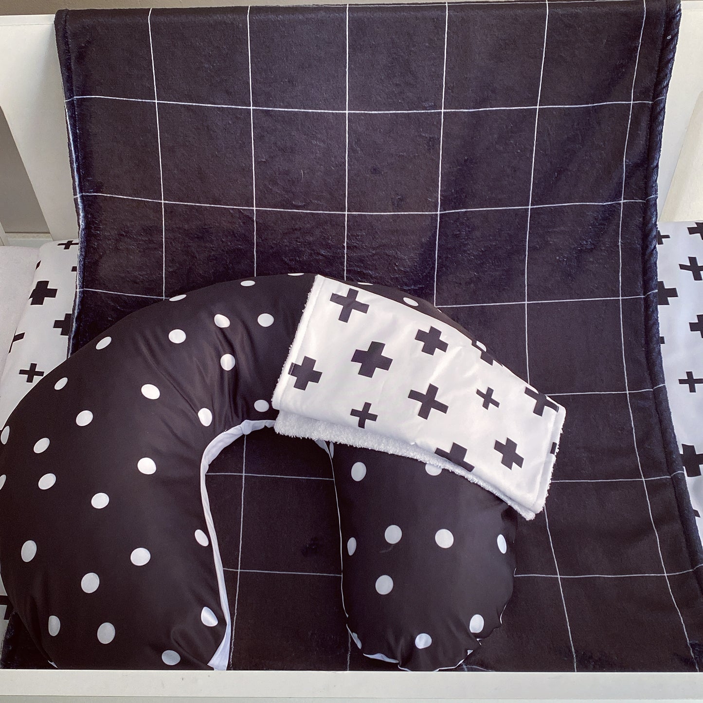 Cot Bedding - Black and White Set 01