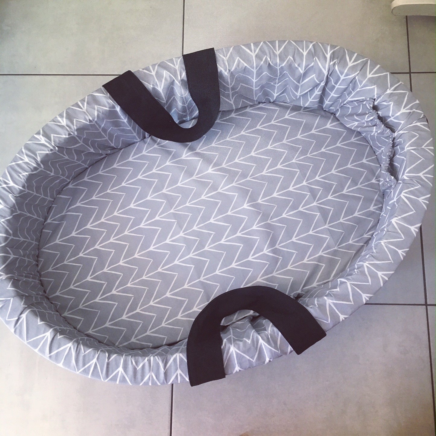Carry Cot - Grey Zigzag 01