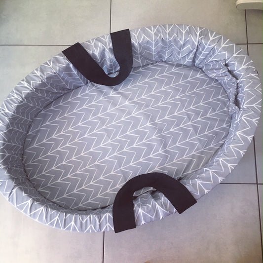Carry Cot - Grey Zigzag 01