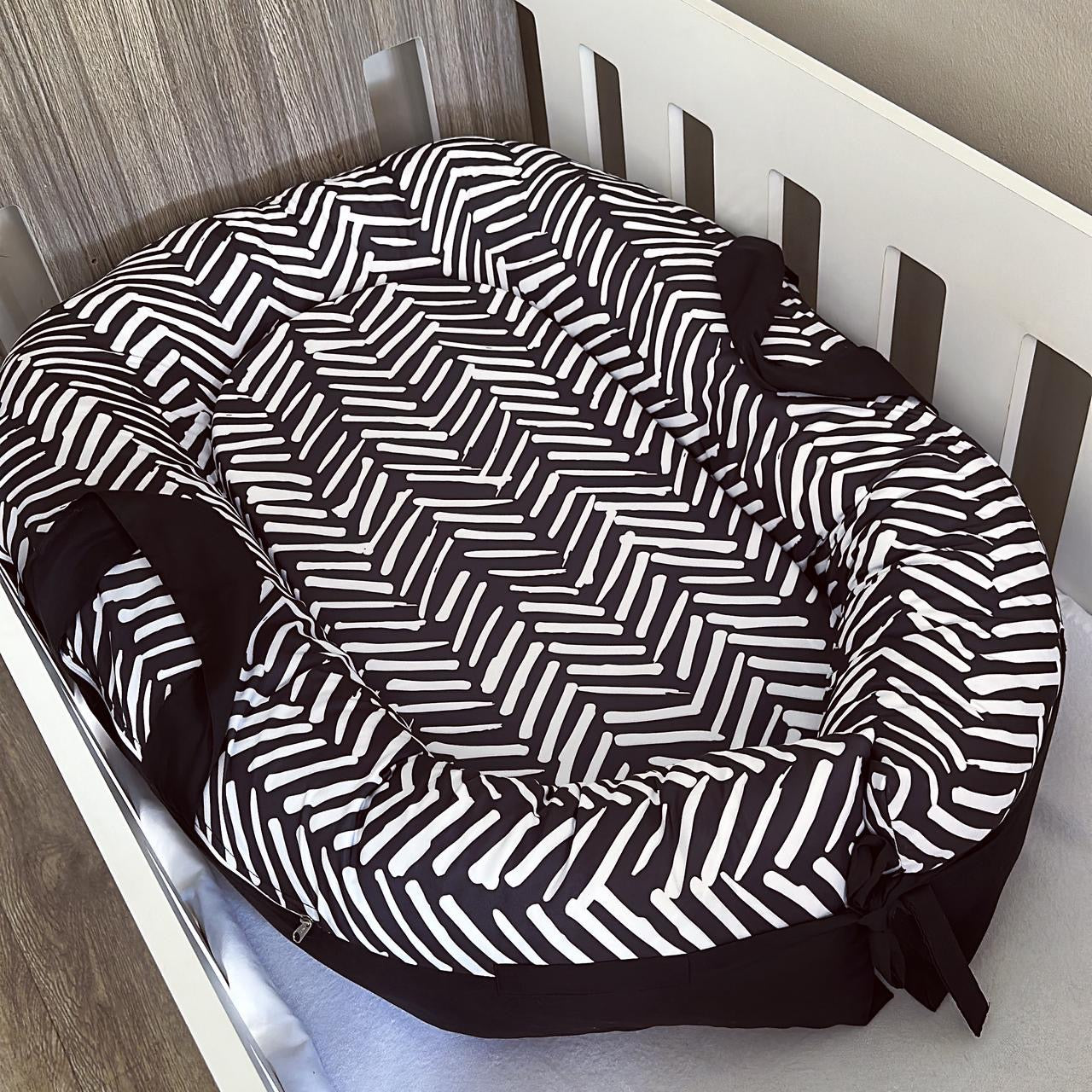 Nest - Black and White Stripe 01