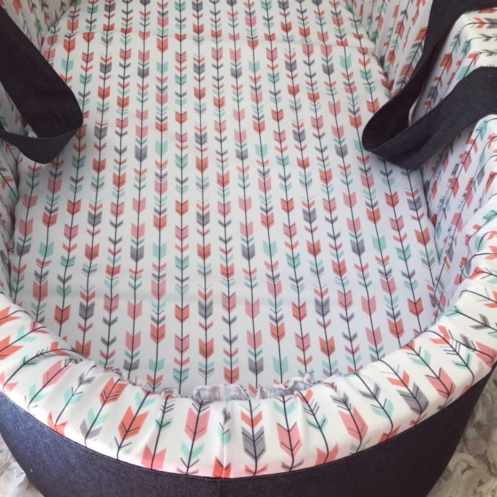 Carry Cot - Coral Arrow 01