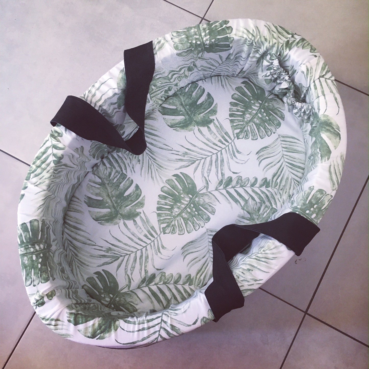 Carry Cot - Leaf 05