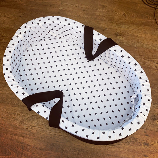 Carry Cot - Black Cross 02