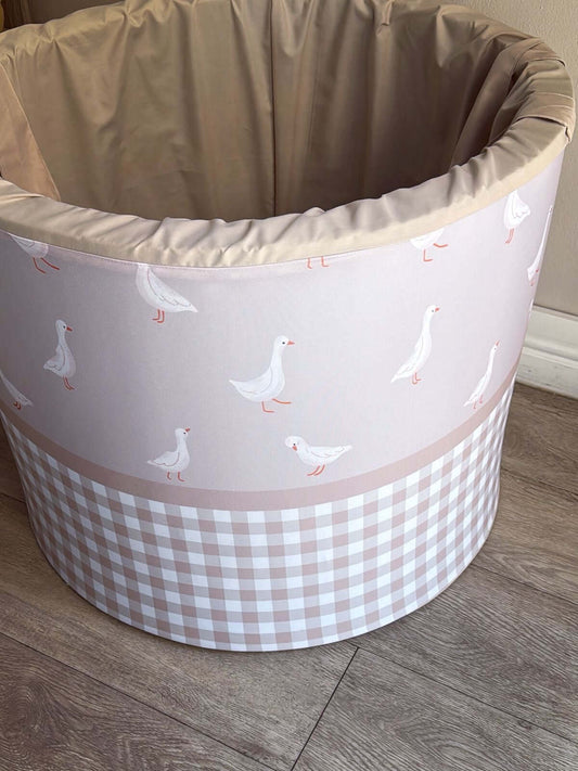 Large Laundry Barrel - Goose 01