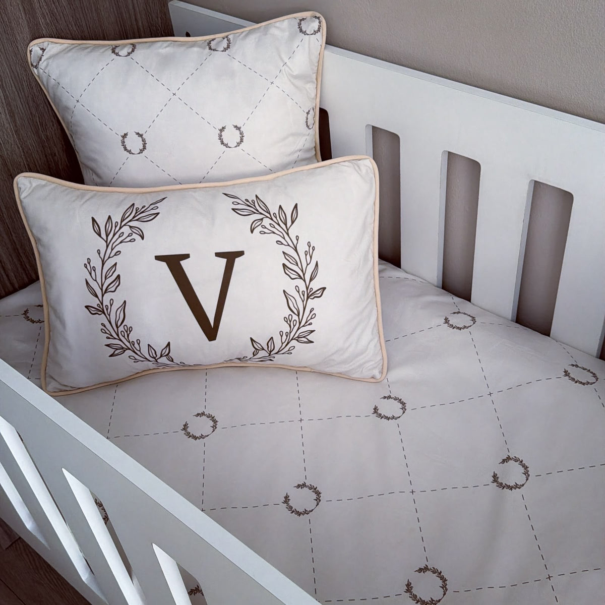 Cot Bedding - Wreath Crown Set 01