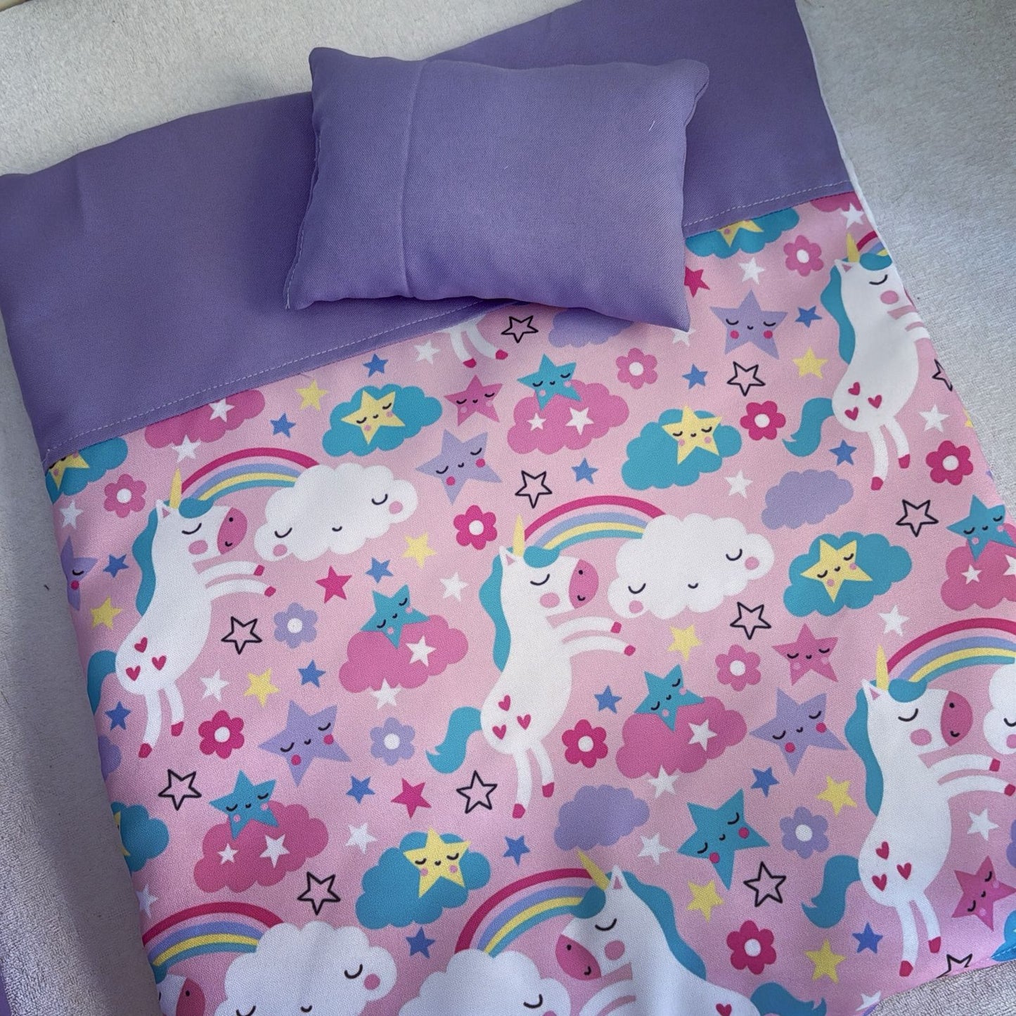 Children's bedding set with unicorn and rainbow pattern on a pink background